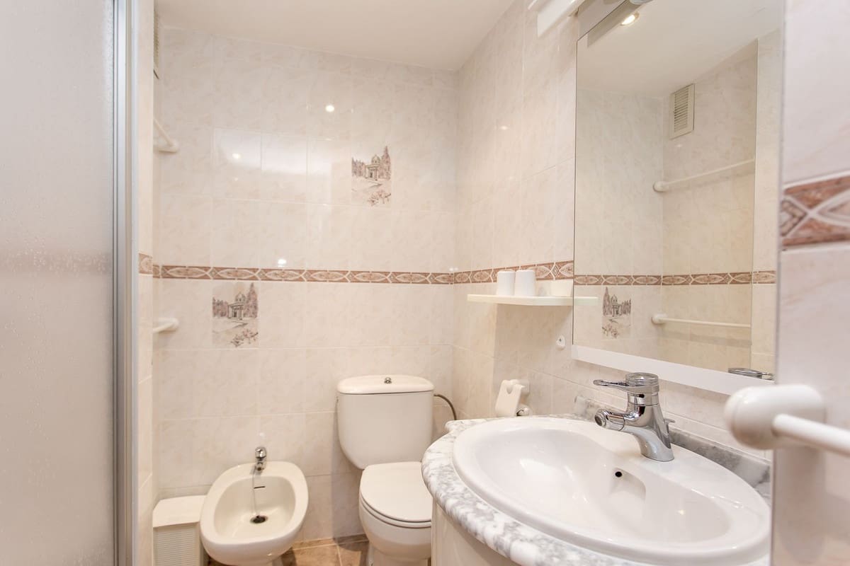 2 bedroom Beach Apartment for sale in Estepona with pool garage - € 335,000 (Ref: 9877617)