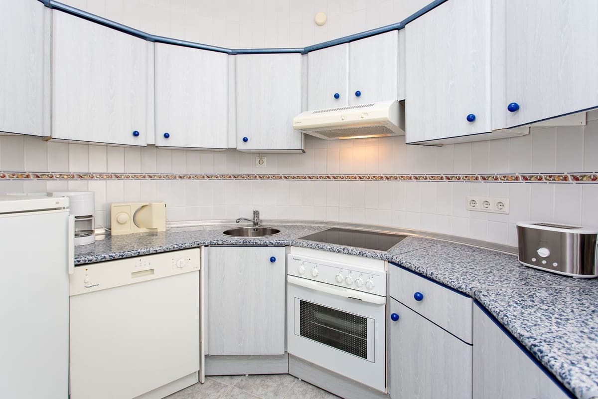 2 bedroom Beach Apartment for sale in Estepona with pool garage - € 335,000 (Ref: 9877617)