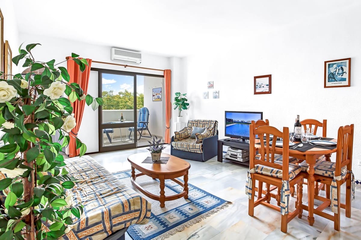 2 bedroom Beach Apartment for sale in Estepona with pool garage - € 335,000 (Ref: 9877617)
