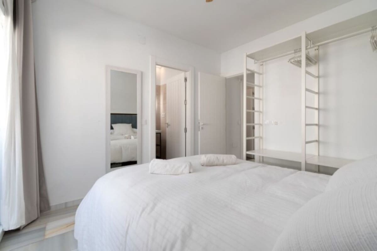 2 bedroom Townhouse for sale in Calahonda with pool garage - € 485,000 (Ref: 9889404)