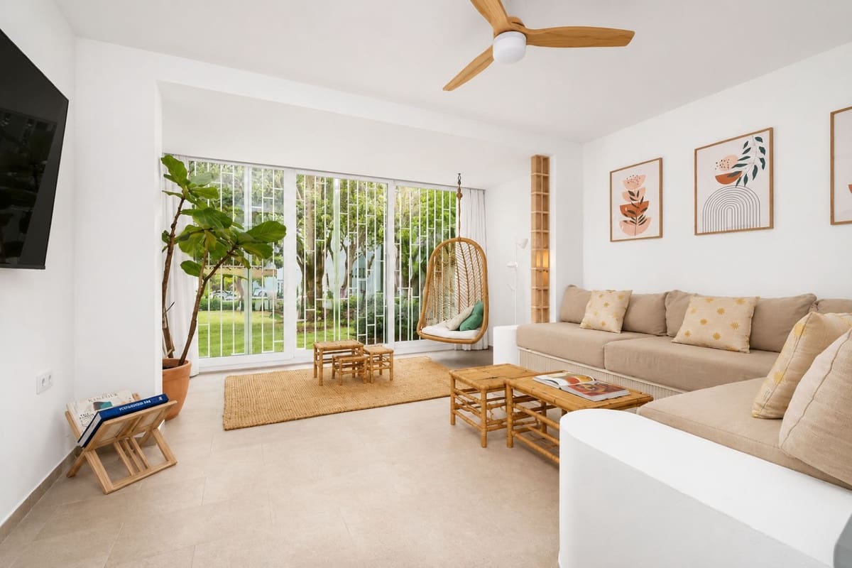 2 bedroom Townhouse for sale in Calahonda with pool garage - € 485,000 (Ref: 9889404)