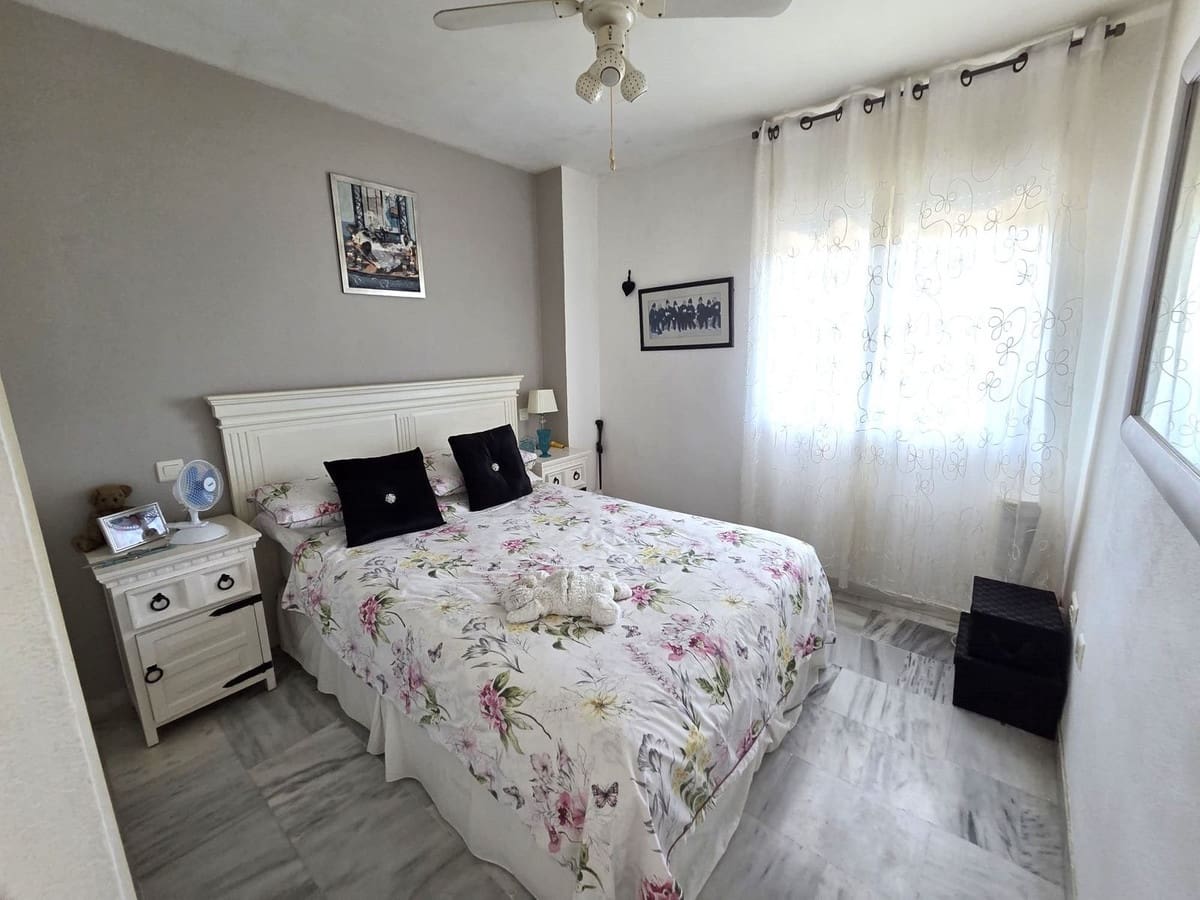 3 bedroom Apartment for sale in Miraflores with pool garage - € 395,000 (Ref: 9889523)