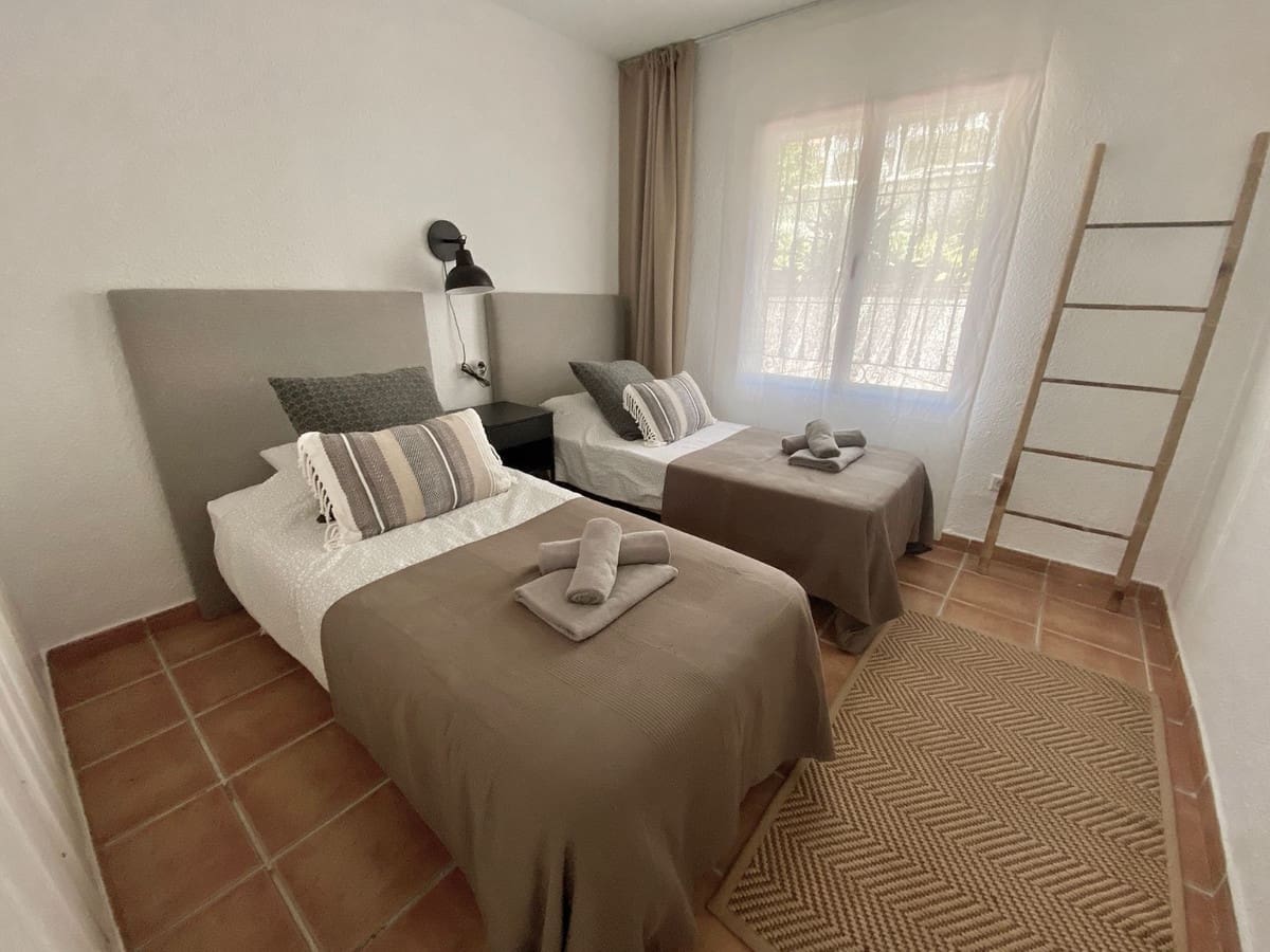 2 soverom Leilighet til salgs i Riviera del Sol med svømmebasseng garasje - € 355 000 (Ref: 9891448)