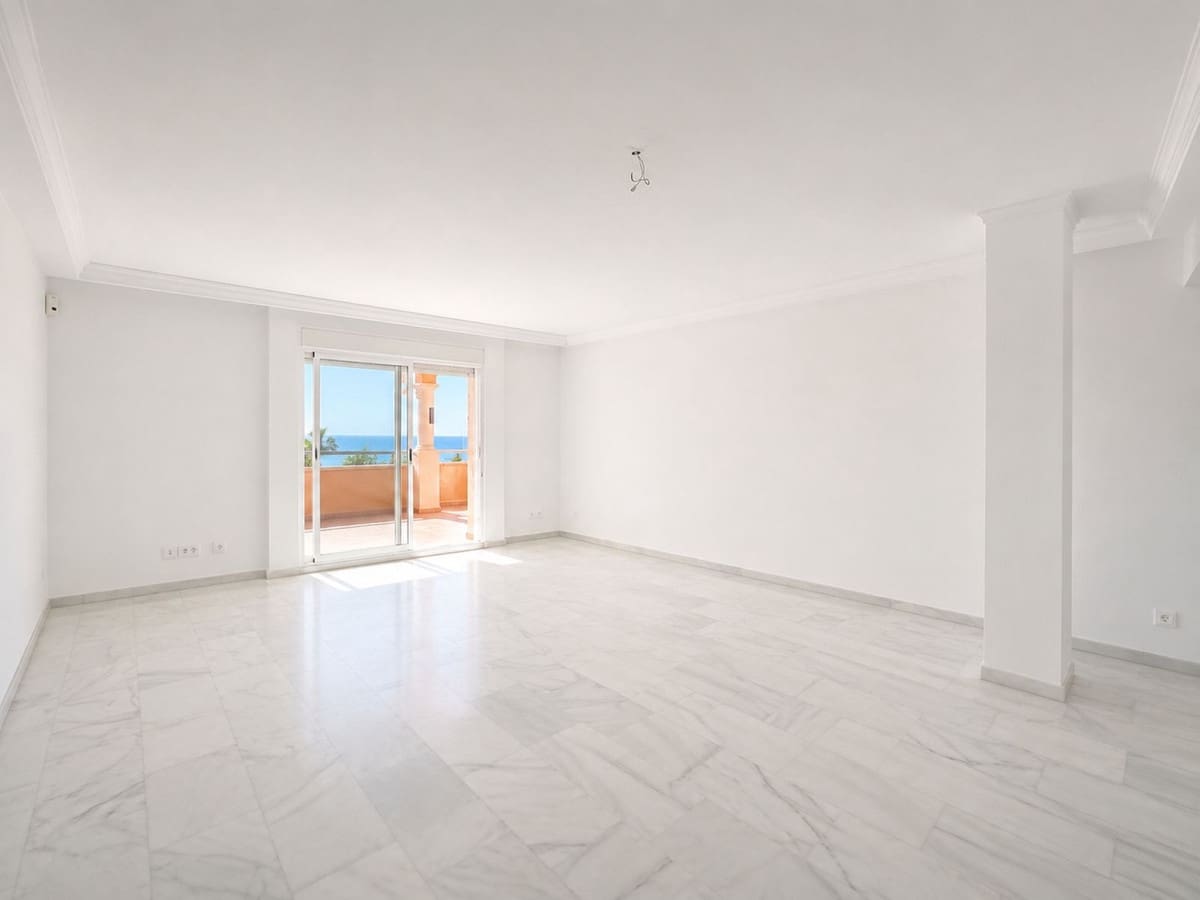 3 soveværelse Strandlejlighed til salg i Estepona med swimmingpool garage - € 539.000 (Ref: 9898574)