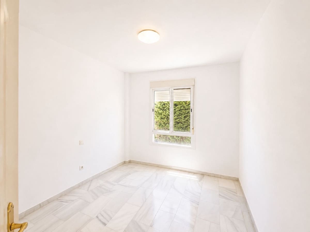 3 soveværelse Strandlejlighed til salg i Estepona med swimmingpool garage - € 539.000 (Ref: 9898574)