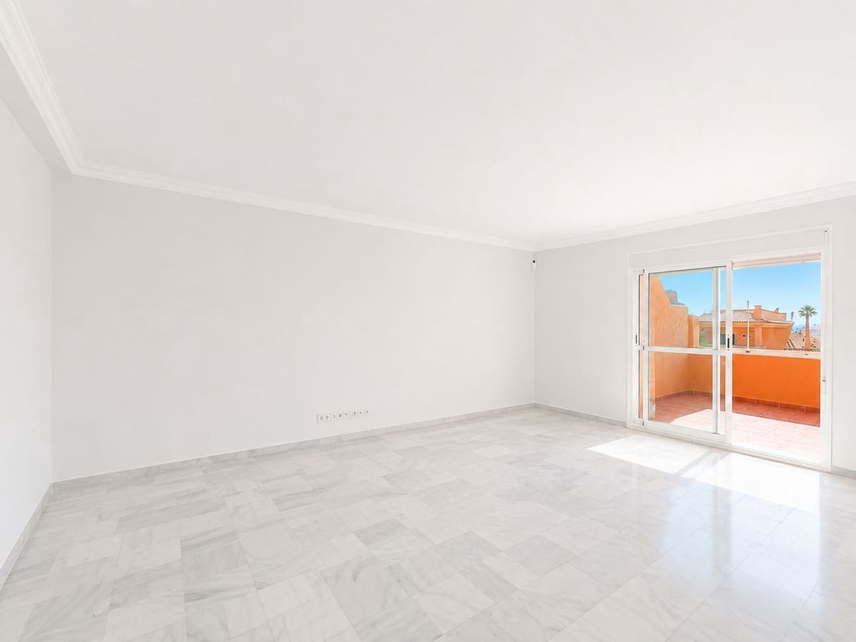 3 soveværelse Strandlejlighed til salg i Estepona med swimmingpool garage - € 539.000 (Ref: 9898574)
