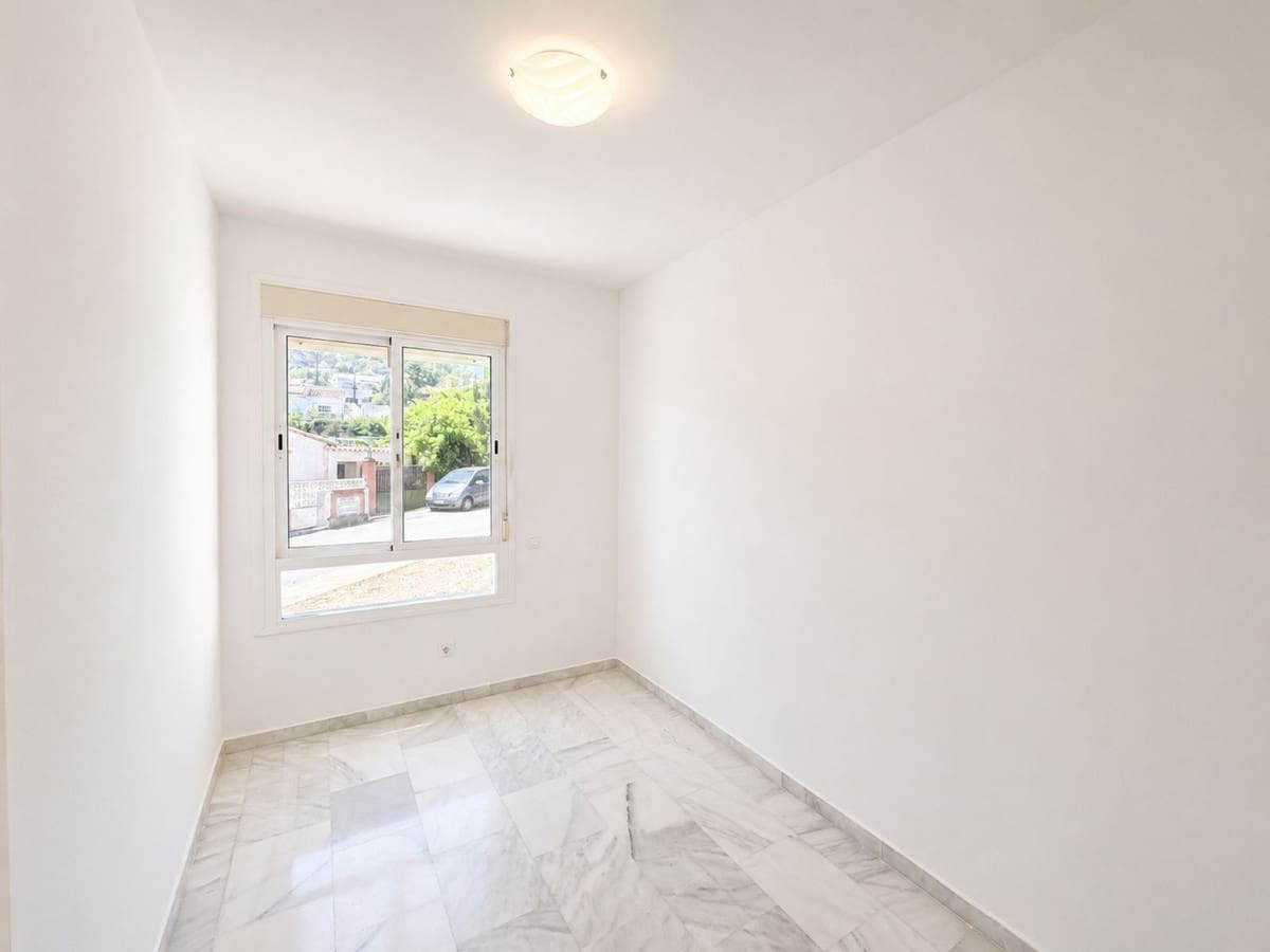 3 soveværelse Strandlejlighed til salg i Estepona med swimmingpool garage - € 539.000 (Ref: 9898574)