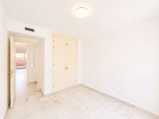 3 soveværelse Strandlejlighed til salg i Estepona med swimmingpool garage - € 539.000 (Ref: 9898574)