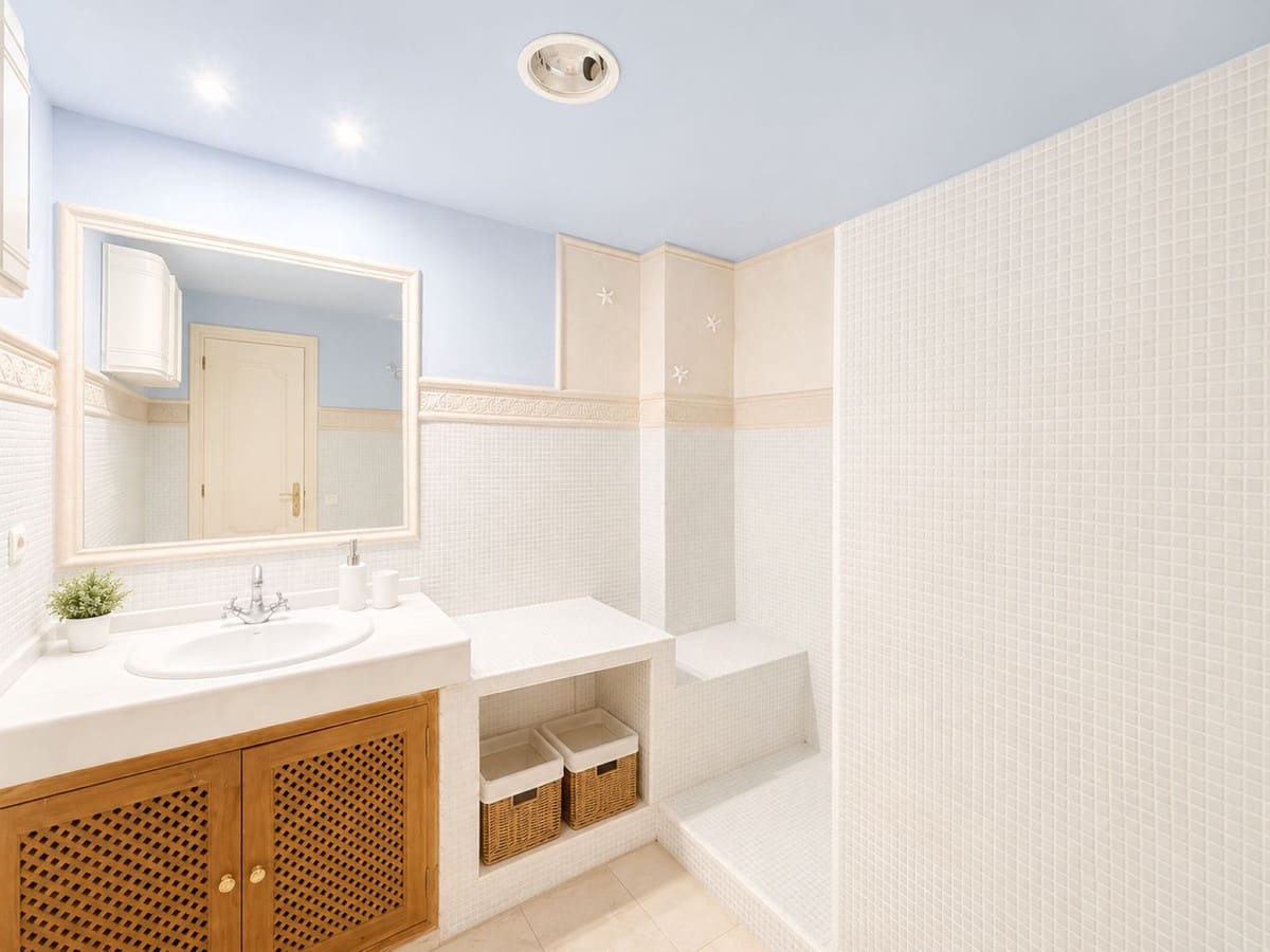3 soveværelse Strandlejlighed til salg i Estepona med swimmingpool garage - € 539.000 (Ref: 9898574)