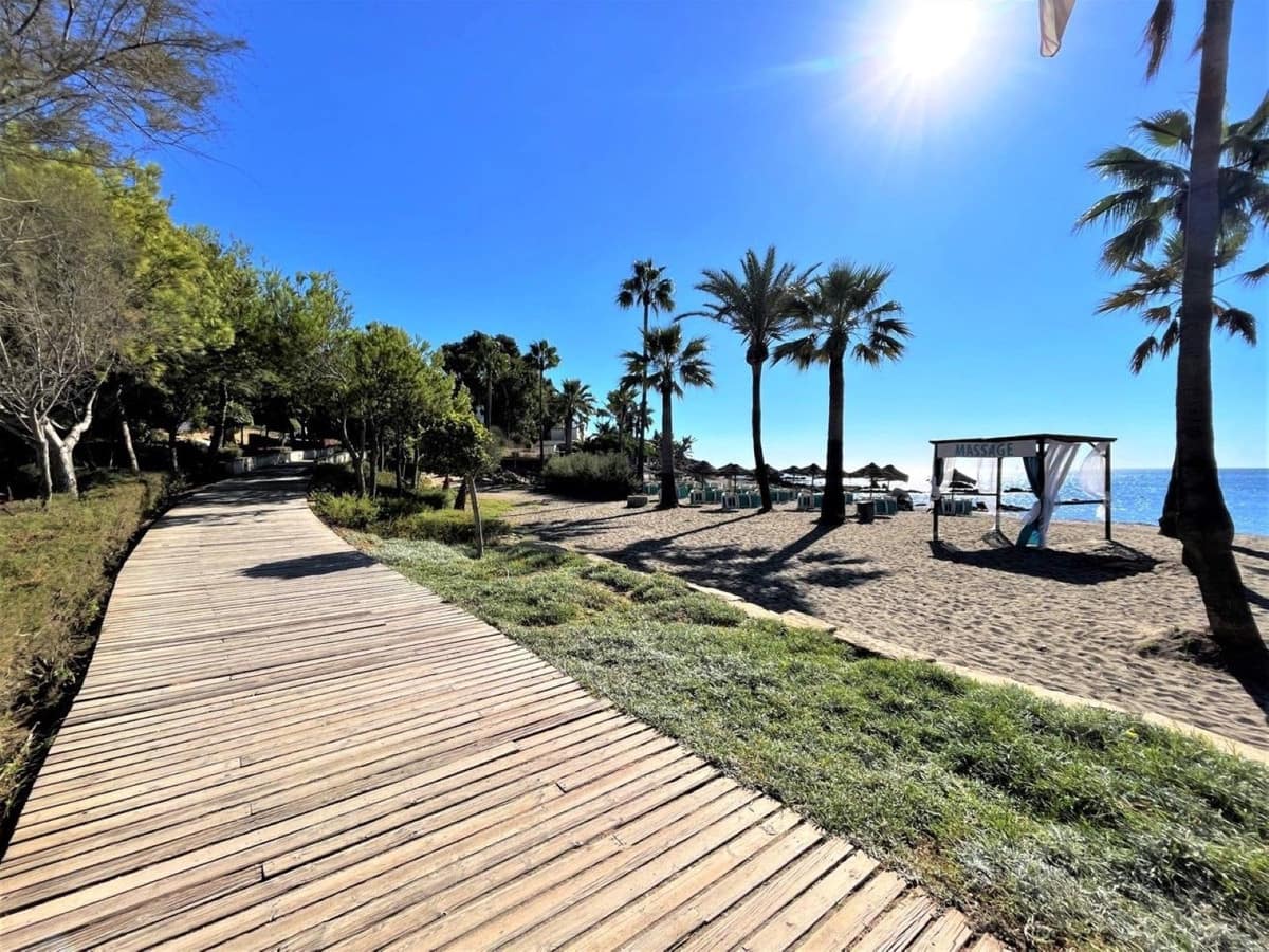 3 soveværelse Strandlejlighed til salg i Estepona med swimmingpool garage - € 539.000 (Ref: 9898574)