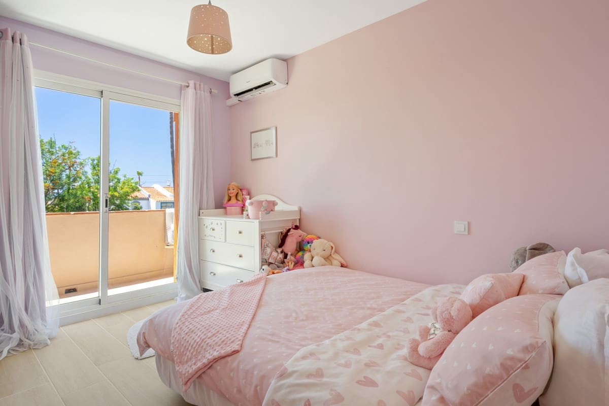 3 Zimmer Haus zu verkaufen in Estepona mit Pool Garage - 595.000 € (Ref: 9902174)