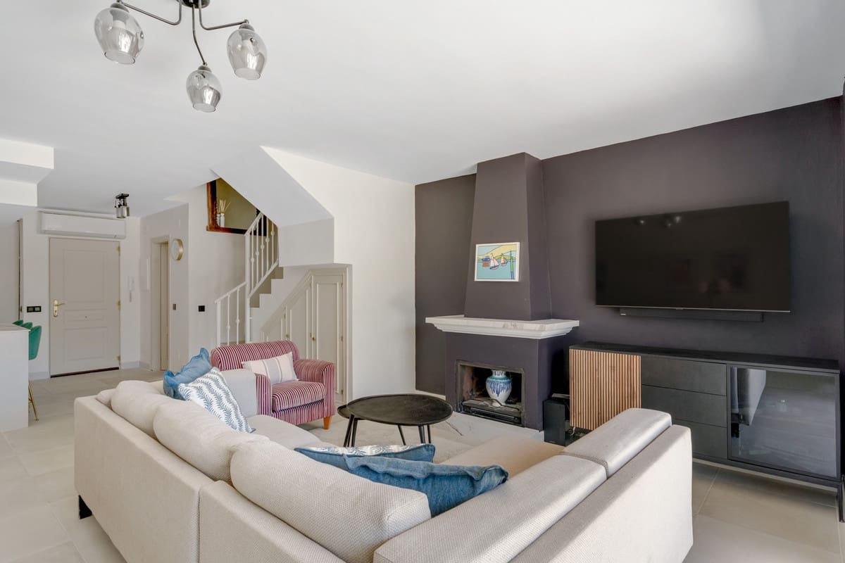 3 Zimmer Haus zu verkaufen in Estepona mit Pool Garage - 595.000 € (Ref: 9902174)