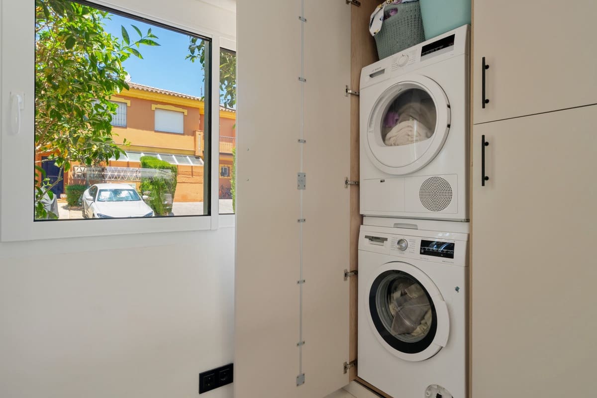 3 Zimmer Haus zu verkaufen in Estepona mit Pool Garage - 595.000 € (Ref: 9902174)