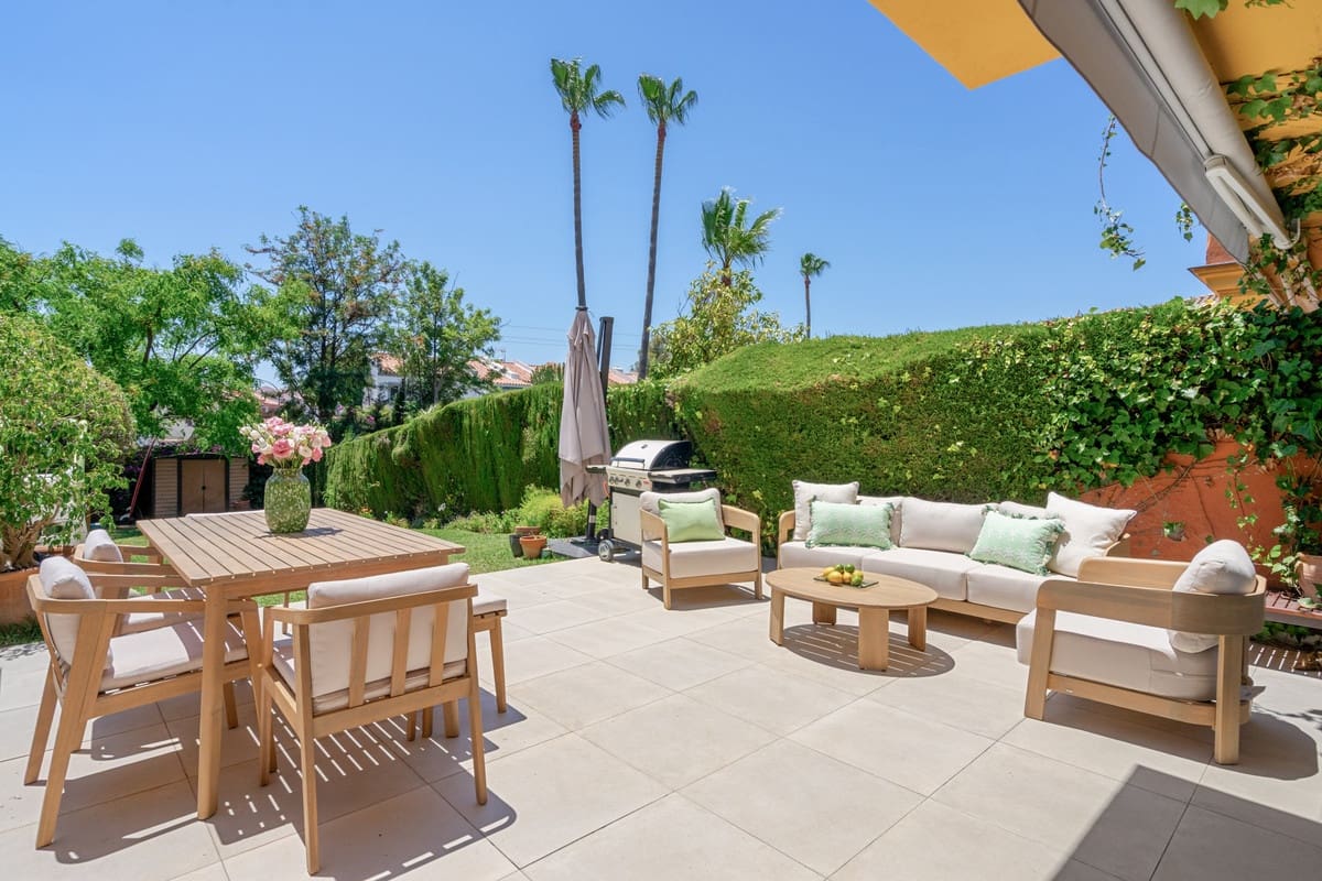 3 Zimmer Haus zu verkaufen in Estepona mit Pool Garage - 595.000 € (Ref: 9902174)