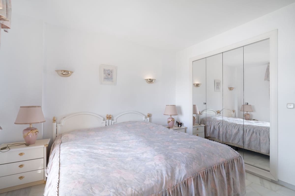 2 makuuhuone Huoneisto myytävänä paikassa La Cala de Mijas mukana uima-altaan 
autotalli - 545 000 € (Ref: 9915126)