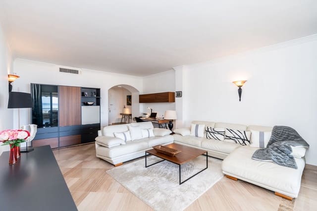 3 bedroom Beach Apartment for sale in Elviria, Marbella with pool garage - € 1,195,000 (Ref: 9915128)