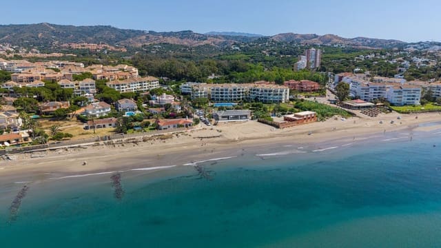 3 bedroom Beach Apartment for sale in Elviria, Marbella with pool garage - € 1,195,000 (Ref: 9915128)