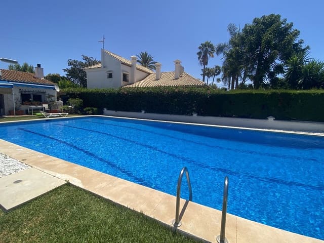 2 soveværelse Byhus til salg i San Pedro de Alcantara, Marbella med swimmingpool garage - € 490.000 (Ref: 9915130)