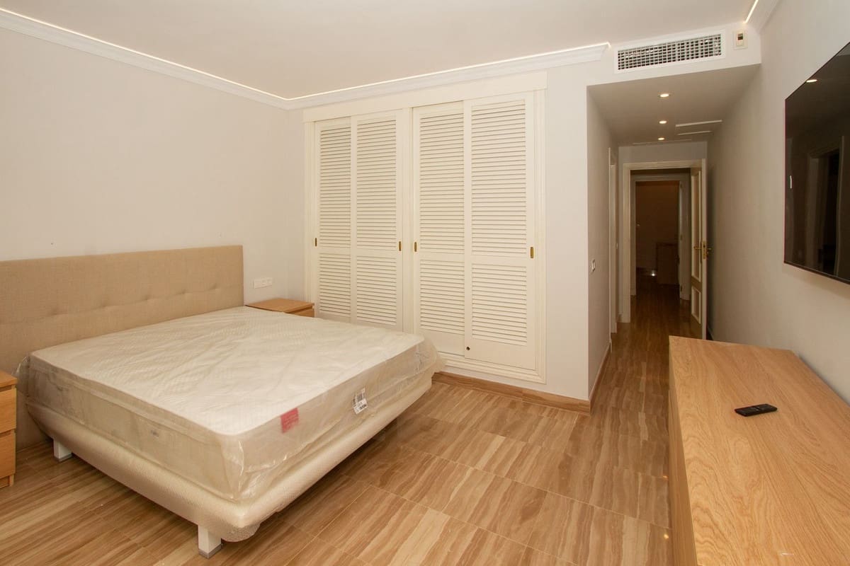 Apartamento de 3 habitaciones en Elviria en venta con piscina garaje - 795.000 € (Ref: 9926599)