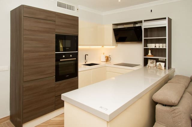 Apartamento de 3 habitaciones en Elviria, Marbella en venta con piscina garaje - 795.000 € (Ref: 9926599)