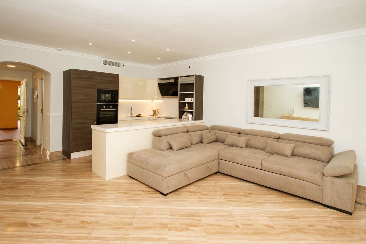 Apartamento de 3 habitaciones en Elviria en venta con piscina garaje - 795.000 € (Ref: 9926599)