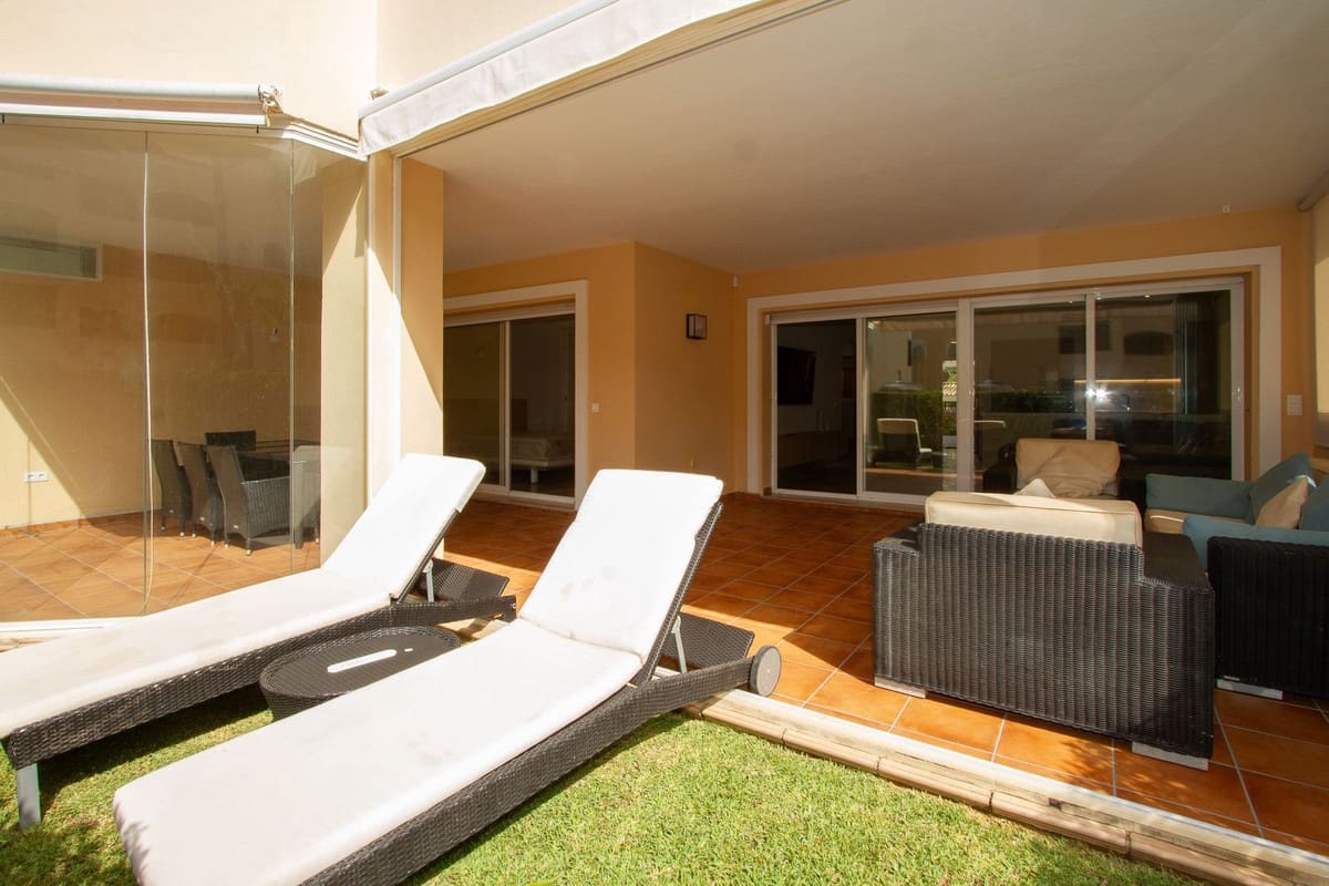 Apartamento de 3 habitaciones en Elviria en venta con piscina garaje - 795.000 € (Ref: 9926599)