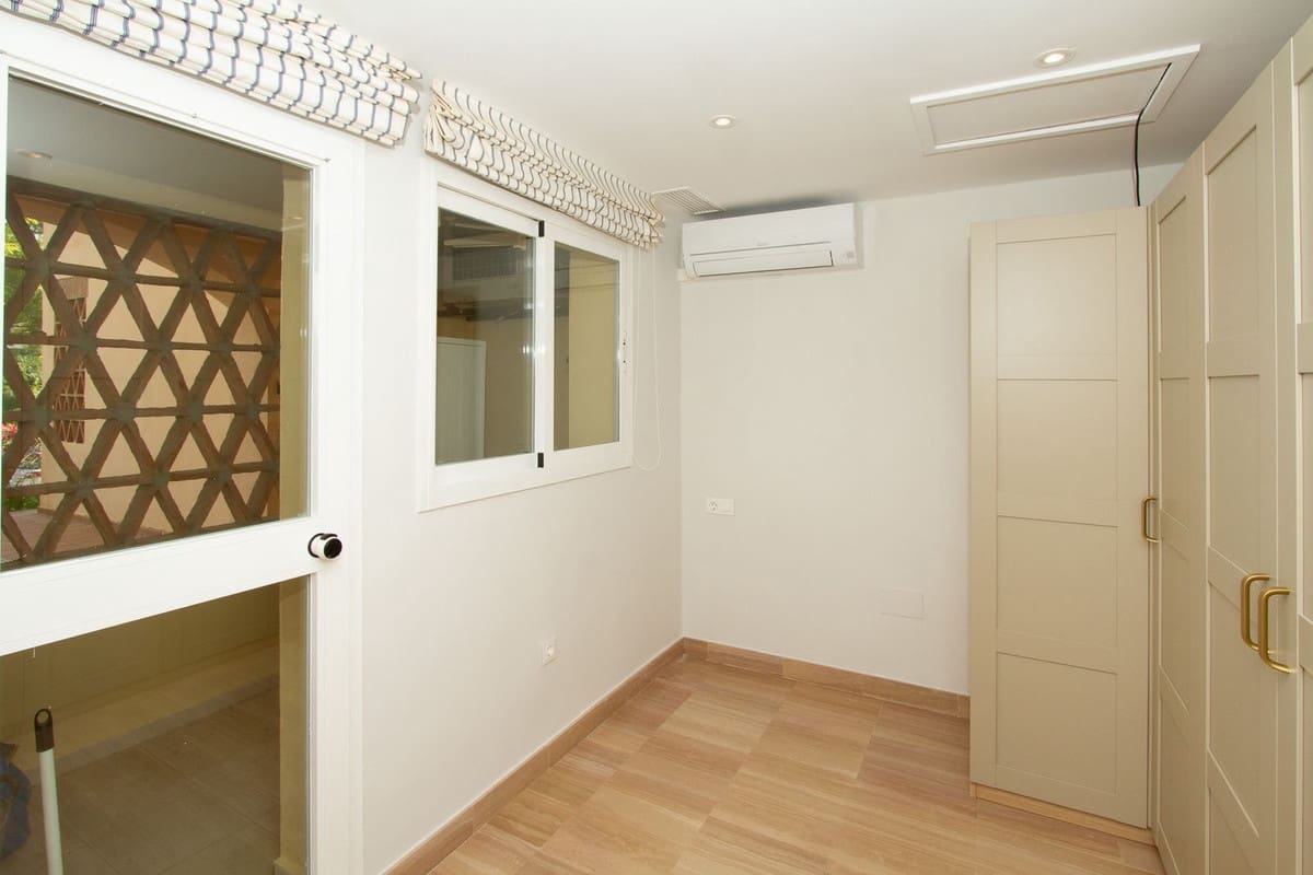Apartamento de 3 habitaciones en Elviria en venta con piscina garaje - 795.000 € (Ref: 9926599)