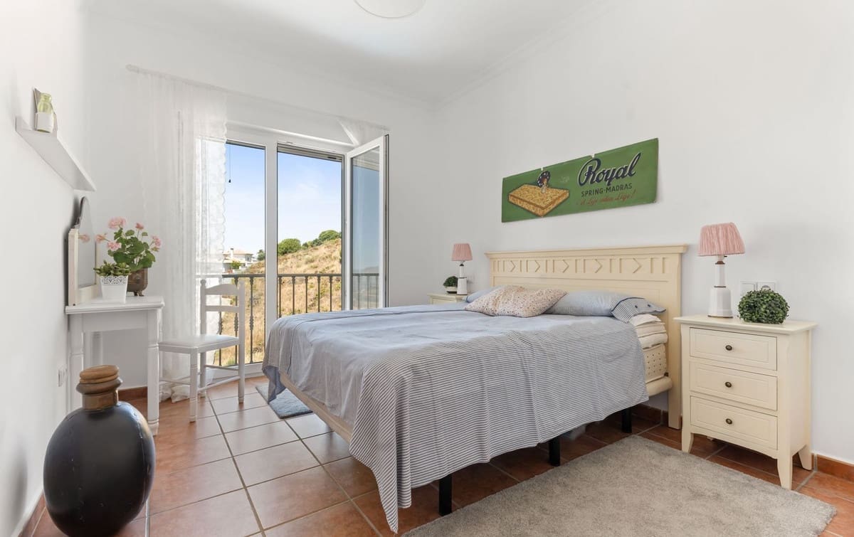 3 bedroom Townhouse for sale in Mijas with pool - € 395,000 (Ref: 9926600)
