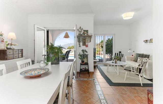 3 bedroom Townhouse for sale in Mijas with pool - € 395,000 (Ref: 9926600)