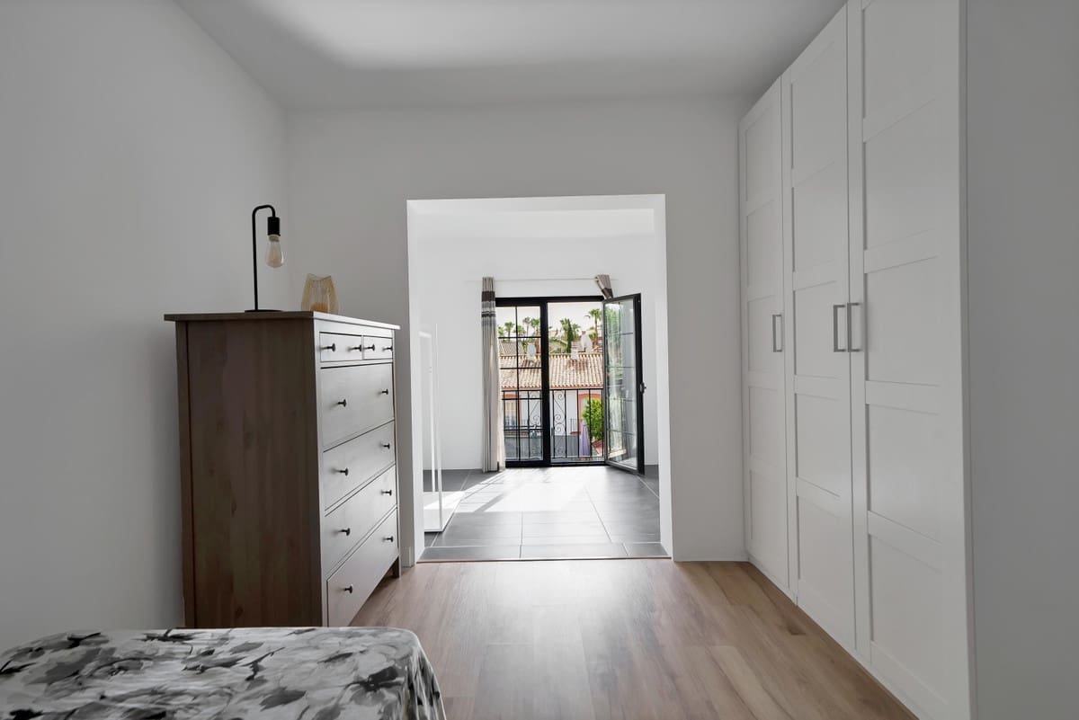 3 bedroom Townhouse for sale in Estepona with garage - € 439,000 (Ref: 9926646)