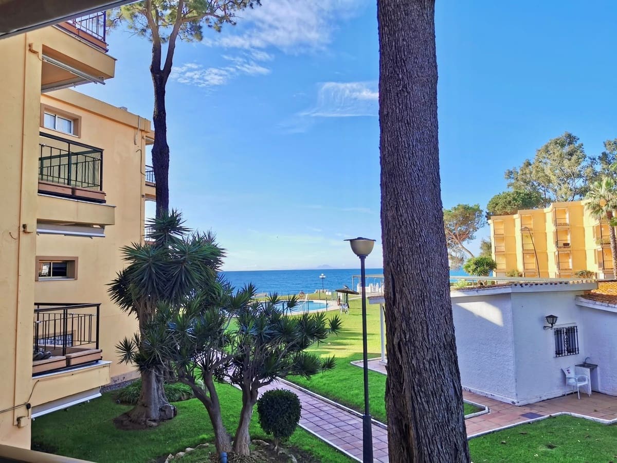 3 makuuhuone Ranta-asunto myytävänä paikassa Estepona mukana uima-altaan 
autotalli - 580 000 € (Ref: 9931130)