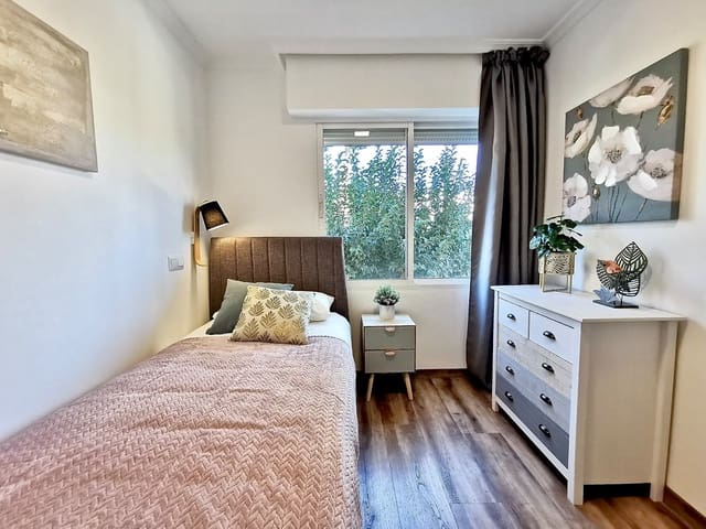 3 makuuhuone Ranta-asunto myytävänä paikassa Estepona mukana uima-altaan 
autotalli - 580 000 € (Ref: 9931130)