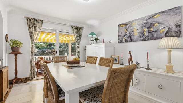 4 soveværelse Semi-Rækkehus til salg i Manilva med swimmingpool garage - € 420.000 (Ref: 9943879)