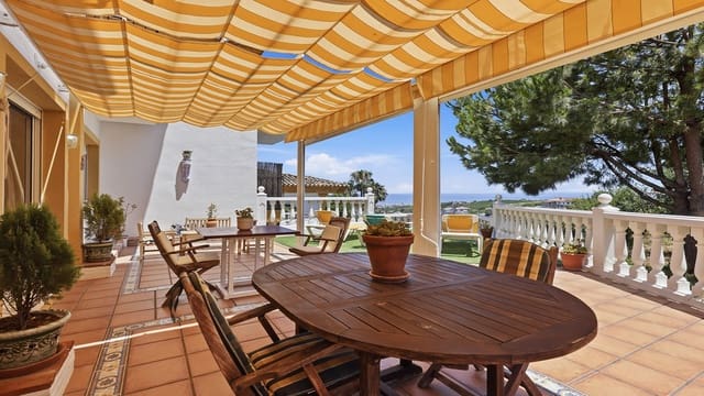 4 soveværelse Semi-Rækkehus til salg i Manilva med swimmingpool garage - € 420.000 (Ref: 9943879)