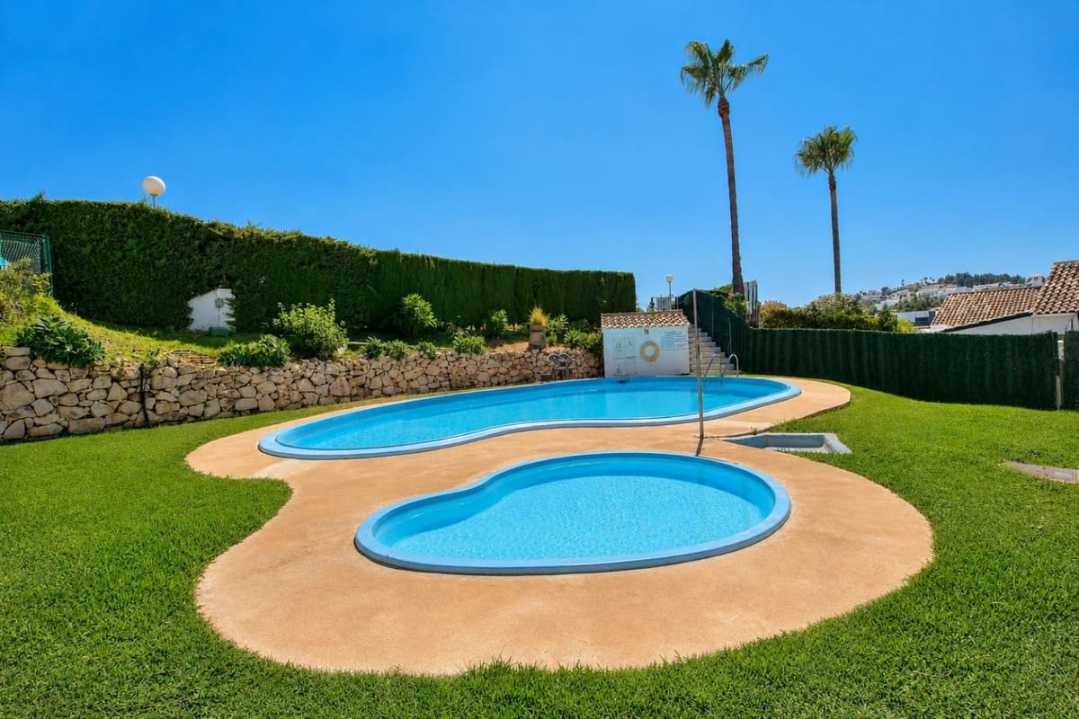 2 camera da letto Villa in vendita in El Faro con piscina garage - 425.000 € (Rif: 9943881)