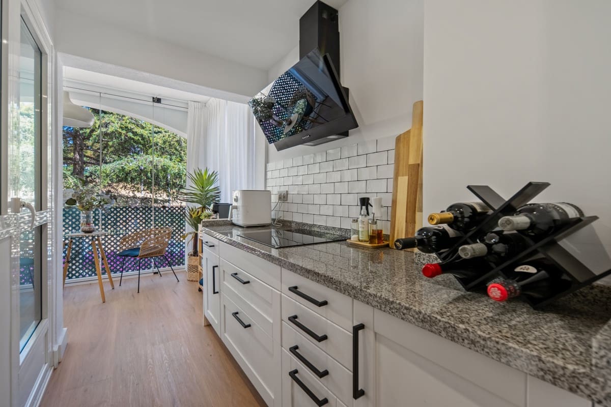 2 soverom Leilighet til salgs i Golden Mile med svømmebasseng garasje - € 1 590 000 (Ref: 9943882)
