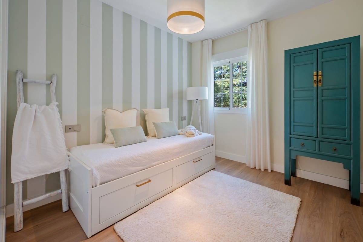 2 soverom Leilighet til salgs i Golden Mile med svømmebasseng garasje - € 1 590 000 (Ref: 9943882)