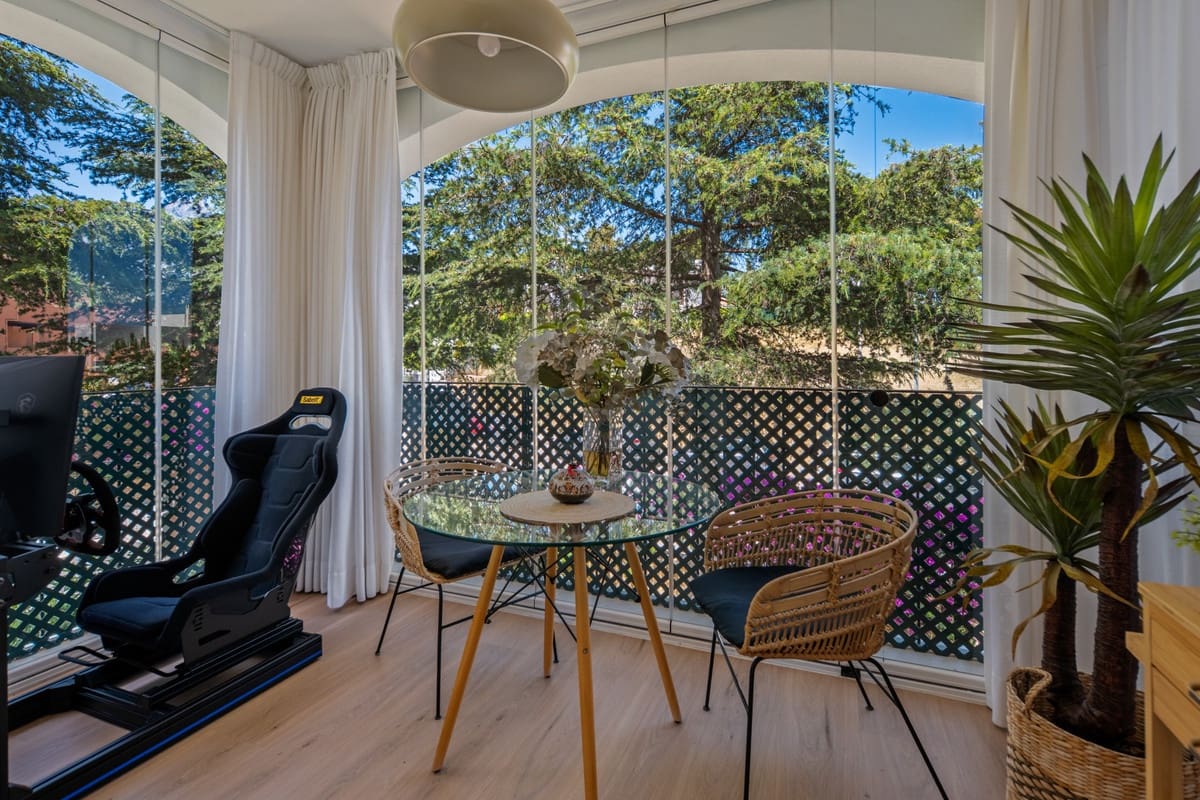 2 soverom Leilighet til salgs i Golden Mile med svømmebasseng garasje - € 1 590 000 (Ref: 9943882)