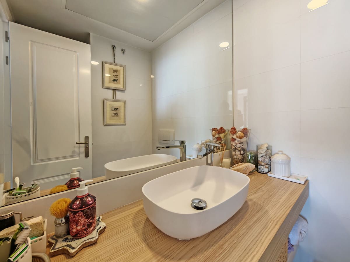 4 soveværelse Lejlighed til salg i Mijas Costa med swimmingpool garage - € 840.000 (Ref: 9948880)