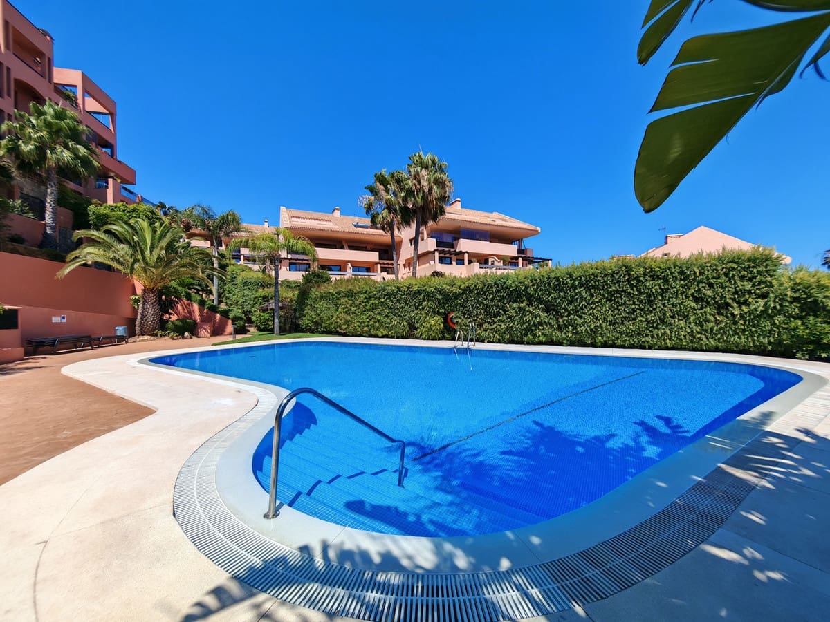 4 soveværelse Lejlighed til salg i Mijas Costa med swimmingpool garage - € 840.000 (Ref: 9948880)