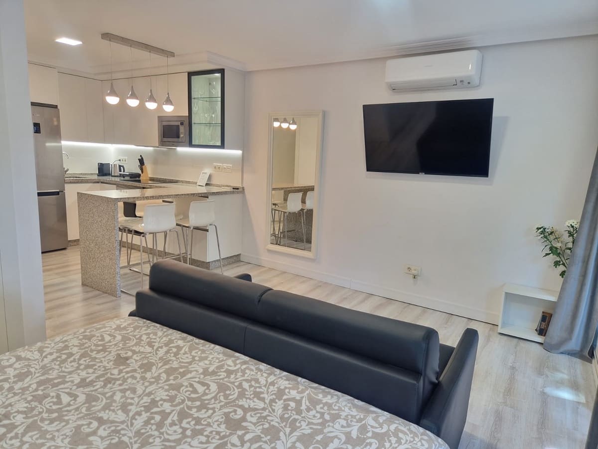1 makuuhuone Ranta-asunto myytävänä paikassa Elviria mukana uima-altaan 
autotalli - 320 000 € (Ref: 9953601)
