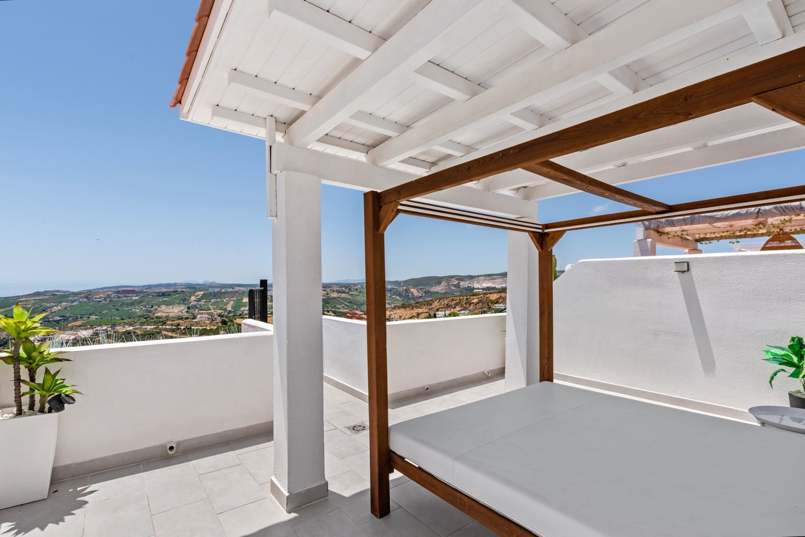 2 bedroom Penthouse for sale in Casares with pool garage - € 325,000 (Ref: 9961493)
