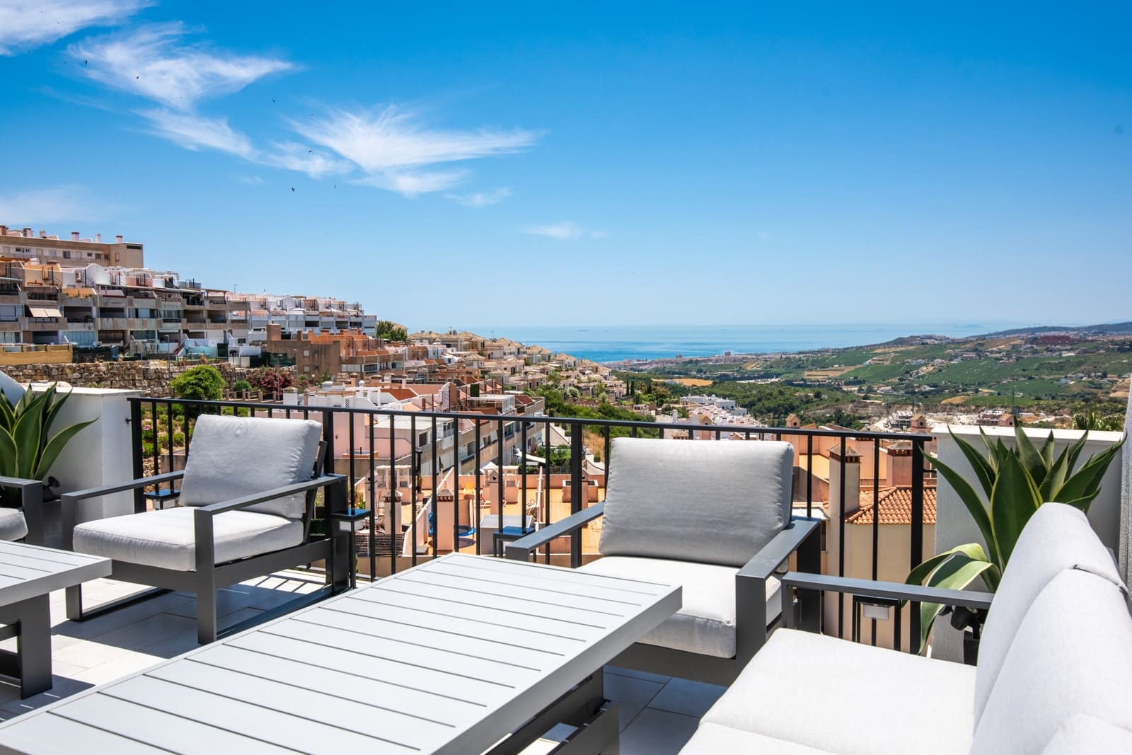 2 bedroom Penthouse for sale in Casares with pool garage - € 325,000 (Ref: 9961493)
