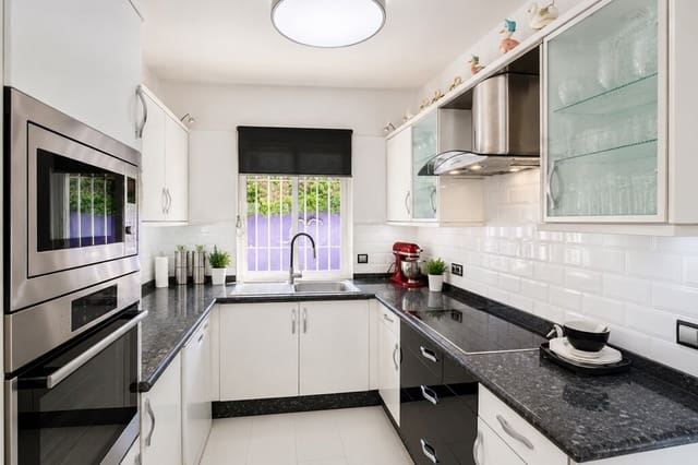 4 camera da letto Villa in vendita in Atalaya-Isdabe, Estepona con piscina garage - 995.000 € (Rif: 9965980)