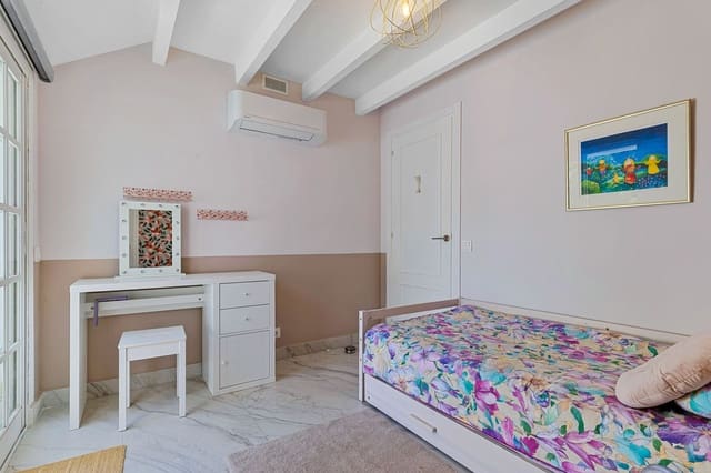 Chalet de 5 habitaciones en Marbella en venta con piscina garaje - 1.600.000 € (Ref: 9966839)