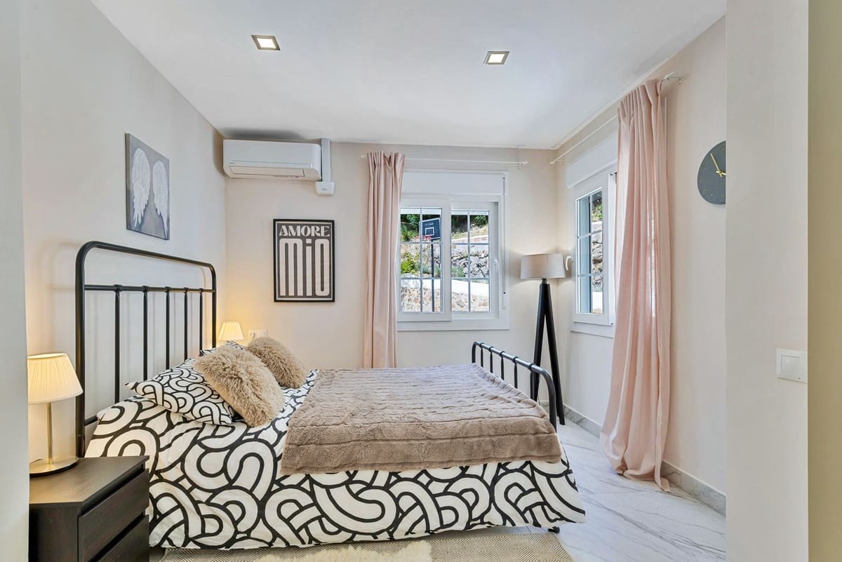 5 chambre Villa/Maison à vendre à Marbella avec piscine garage - 1 600 000 € (Ref: 9966839)