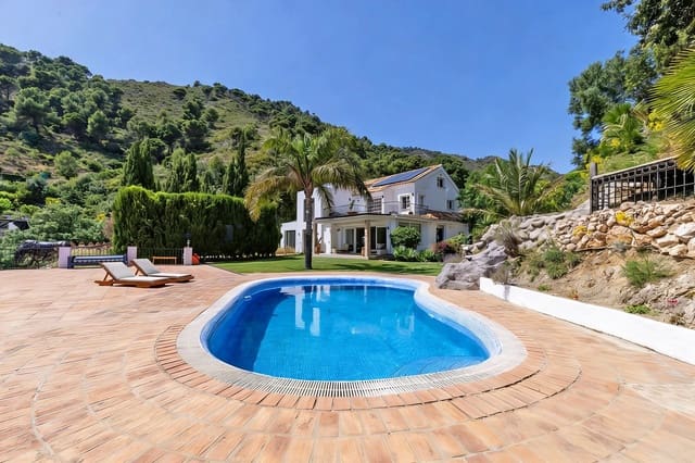 Chalet de 5 habitaciones en Marbella en venta con piscina garaje - 1.600.000 € (Ref: 9966839)
