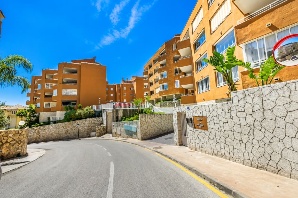 2 soverom Leilighet til salgs i Riviera del Sol med svømmebasseng garasje - € 255 000 (Ref: 9968003)