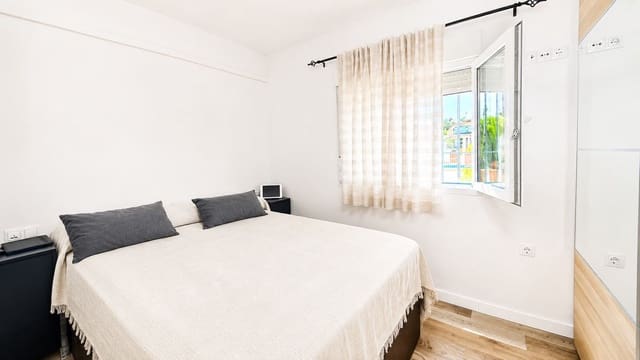 2 soveværelse Strandlejlighed til salg i La Duquesa / Puerto de la Duquesa, Manilva med swimmingpool - € 299.000 (Ref: 9968004)