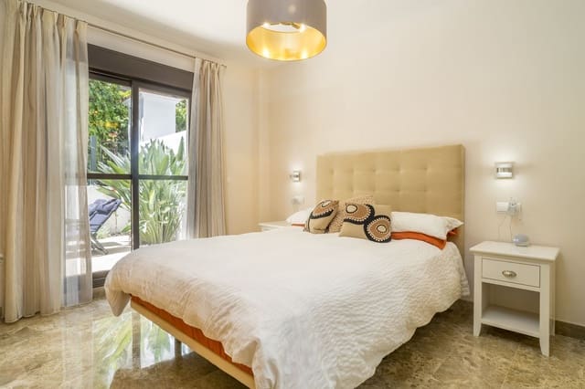 2 soveværelse Lejlighed til salg i New Golden Mile, Estepona med swimmingpool garage - € 345.000 (Ref: 9968006)